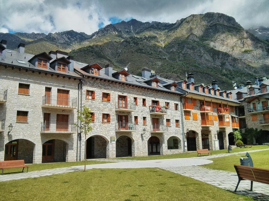 Apartamento Lamatriz Dequin Edificio Sayo 8 Benasque Eksteriør billede